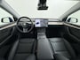 Tesla Model Y RWD 300pk Trekhaak SOH 92% Warmtepomp LFP-Accu Leer Lmv Camera's Panoramadak Adap.Cruise Navi Ecc Autopilot Stoel+Stuur+Achterbank Verwarming Elek.Achterklep Dodehoek detector Draadloze telefoonlader 1e Eigenaar 1.600KG Trekgewicht Fabrieksgarantie op Motor en Accu tot 22-04-2032/160.000km