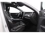 Volvo XC60 D4 R-Design | Panoramadak | Head-Up | harman/kardon | Trekhaak | Stoelverwarming | Camera | 19 Inch