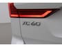 Volvo XC60 D4 R-Design | Panoramadak | Head-Up | harman/kardon | Trekhaak | Stoelverwarming | Camera | 19 Inch