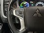 Mitsubishi Outlander Sport 2.4 PHEV Automaat 225Pk (APPLE CARPLAY, CAMERA, CRUISE, STOELVERWARMING, TREKHAAK, LM VELGEN, NIEUWE APK, NIEUWSTAAT)