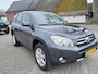 Toyota RAV4 2.0 VVTi X-Style nette in Nederland nieuw geleverde complete rav4 met een trekgewicht van 2000kg.
