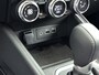 Renault Clio 1.6 E-Tech Full Hybrid 145Pk esprit Alpine | Easy Link 9'3 Navigatie | Draadloze Carplay | Climate Control | Parkeersensoren & 360 Camera | Adaptive Cruise Control | Bose Geluidsysteem | Verwarmbare Voorstoelen & Stuurwiel |