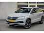 Skoda Karoq 1.5 TSI ACT 150PK! Automaat Sportline Business BJ2020 Lmv 18" | Led V+A | Pdc | Keyless entry | Verwarmde voorruit | Achteruitrijcamera | App-Connect | Navi | Virtual cockpit | Dashboard verlichting | Verwarmde voorstoelen | Zwarte hemel