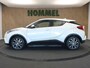 Toyota C-HR / C-HR+ 1.2 Dynamic - ORIGINEEL NEDERLANDSE AUTO - AUTOMATISCHE AIRCO - CRUISE CONTROL - KEYLESS ENTRY & START - LICHTMETALEN VELGEN - AFNEEMBARE TREKHAAK (1.300KG GEREMD) - MULTIMEDIAVOORBEREIDING