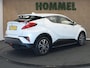 Toyota C-HR / C-HR+ 1.2 Dynamic - ORIGINEEL NEDERLANDSE AUTO - AUTOMATISCHE AIRCO - CRUISE CONTROL - KEYLESS ENTRY & START - LICHTMETALEN VELGEN - AFNEEMBARE TREKHAAK (1.300KG GEREMD) - MULTIMEDIAVOORBEREIDING