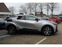 Toyota C-HR / C-HR+ 1.8 HYBRID 140 FIRST-EDITION LED AD-CRUISE EL-A.KLEP NAVI WISSER/STUUR&STOELVERW. DODEHOEKDETECTIE CLIMA KEYLESS PRIVACY GLASS