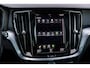Volvo V60 2.0 T6 Recharge AWD R-Design | Trekhaak | Panoramadak | Donker Glas | Parkeersensoren Voor en Achter | Parkeercamera | LED koplampen |