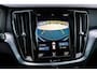 Volvo V60 2.0 T6 Recharge AWD R-Design | Trekhaak | Panoramadak | Donker Glas | Parkeersensoren Voor en Achter | Parkeercamera | LED koplampen |