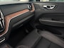 Volvo XC60 2.0 T8 Plug-in hybrid AWD Ultimate Dark 455pk luchtvering / Massage Stoelen / Trekhaak
