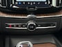 Volvo XC60 2.0 T8 Plug-in hybrid AWD Ultimate Dark 455pk luchtvering / Massage Stoelen / Trekhaak