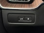 Volvo XC60 2.0 T8 Plug-in hybrid AWD Ultimate Dark 455pk luchtvering / Massage Stoelen / Trekhaak