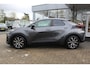 Toyota C-HR / C-HR+ 1.8 HYBRID 140 FIRST EDITION STUUR/STOEL&WISSERVERW. LED SENSOREN V+A NAVI DODEHOEKDETECTIE DRAADLOOS TEL.LADER PRIVACY GLASS