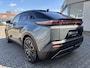 Toyota C-HR / C-HR+ EXECUTIVE AWD 77 KWH NIEUW & DIRECT LEVERBAAR!!! PANO-DAK BLIND-SPOT PARK-SENSOREN 360° CAMERA STOEL/STUURVERW WARMTEPOMP EL-ACHTERKLEP
