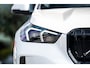 BMW iX1 EDrive 20 M Sport Live Cockpit I Mineralweiss Metallic I Head Up I Led I CarPlay I 360 Camera I M-Sportremmen rood I BTW
