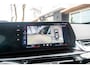 BMW iX1 EDrive 20 M Sport Live Cockpit I Mineralweiss Metallic I Head Up I Led I CarPlay I 360 Camera I M-Sportremmen rood I BTW