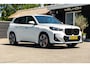BMW iX1 EDrive 20 M Sport Live Cockpit I Mineralweiss Metallic I Head Up I Led I CarPlay I 360 Camera I M-Sportremmen rood I BTW