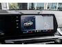 BMW iX1 EDrive 20 M Sport Live Cockpit I Mineralweiss Metallic I Head Up I Led I CarPlay I 360 Camera I M-Sportremmen rood I BTW