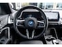 BMW iX1 EDrive 20 M Sport Live Cockpit I Mineralweiss Metallic I Head Up I Led I CarPlay I 360 Camera I M-Sportremmen rood I BTW