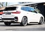 BMW iX1 EDrive 20 M Sport Live Cockpit I Mineralweiss Metallic I Head Up I Led I CarPlay I 360 Camera I M-Sportremmen rood I BTW