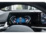 BMW iX1 EDrive 20 M Sport Live Cockpit I Mineralweiss Metallic I Head Up I Led I CarPlay I 360 Camera I M-Sportremmen rood I BTW