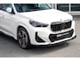 BMW iX1 EDrive 20 M Sport Live Cockpit I Mineralweiss Metallic I Head Up I Led I CarPlay I 360 Camera I M-Sportremmen rood I BTW