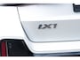 BMW iX1 EDrive 20 M Sport Live Cockpit I Mineralweiss Metallic I Head Up I Led I CarPlay I 360 Camera I M-Sportremmen rood I BTW