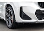BMW iX1 EDrive 20 M Sport Live Cockpit I Mineralweiss Metallic I Head Up I Led I CarPlay I 360 Camera I M-Sportremmen rood I BTW