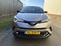 Toyota C-HR / C-HR+ 1.8 Hybrid Bi-Tone Plus / AUTOMAAT / LEER / NAVI / 122dkm! NAP! / 1E EIGENAAR