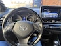 Toyota C-HR / C-HR+ 1.8 Hybrid Bi-Tone Plus / AUTOMAAT / LEER / NAVI / 122dkm! NAP! / 1E EIGENAAR