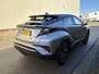 Toyota C-HR / C-HR+ 1.8 Hybrid Bi-Tone Plus / AUTOMAAT / LEER / NAVI / 122dkm! NAP! / 1E EIGENAAR