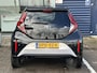 Toyota Aygo X 1.0 VVT-i MT JBL | Apple Carplay/Android Auto | Stoelverwarming | Parkeercamera/-sensoren | Climate Control | Draadloze telefoonlader | Keyless Entry/Start | Adaptive Cruise Control | DAB | Weinig kilometers!! |