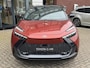 Toyota C-HR / C-HR+ 2.0 PHEV EXECUTIVE MY2026 NIEUW DIRECT LEVERBAAR! BI-TONE 19'' LM-VELGEN JBL-AUDIO STOEL/STUURVERW EL-ACHTERKLEP BLIND SPOT NAVI EL-STOEL KEYLESS