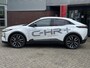 Toyota C-HR / C-HR+ FIRST EDITION 77KWH WLTP 607KM STOEL/STUURVERW BLIND SPOT EL-ACHTERKLEP WARMTEPOMP NAVI PARK-SENSOREN CAMERA CLIMA APPLE/ANDROID 20'' LM-VELGEN