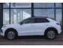Volkswagen T-Roc Life First Edition Trekhaak | 'App-Connect' draadloze smartphone integratie | Automatische afstandsregeling (Adaptive Cruise Control) | Buitenspiegels elektrisch instel-, verwarm- en inklapbaar