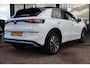 Volkswagen T-Roc Life First Edition Trekhaak | 'App-Connect' draadloze smartphone integratie | Automatische afstandsregeling (Adaptive Cruise Control) | Buitenspiegels elektrisch instel-, verwarm- en inklapbaar