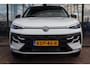 Volkswagen T-Roc Life First Edition Trekhaak | 'App-Connect' draadloze smartphone integratie | Automatische afstandsregeling (Adaptive Cruise Control) | Buitenspiegels elektrisch instel-, verwarm- en inklapbaar