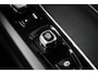 Volvo XC60 Plus Black Edition Recharge Plug-In Hybrid AWD | Panoramadak | 360 Camera | Head-up Display | Harman Kardon | Sportstoelen | Stoel en stuurwielverwarming | BLIS |