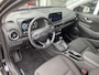 Hyundai Kona 1.6 GDI HEV Fashion edition Navigatie, HUD, parkeersensoren, achteruitrij camera, keyless, draadloze telefoonlader, Apple CarPlay/Android Auto, automaat!