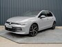 Volkswagen Golf 1.5 eTSI 50 Edition | Panodak | Trekhaak wegkl. | Stoelgeheugen | Side Assist | Head Up | IQ Light | Prijs Rijklaar!!