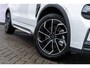 Lynk & Co 01 1.5 Core | 19 inch LM-Velgen | Ledverlichting | 1800 kg trekvermogen | Keyless Entry | Apple Carplay & Android Auto | Adaptieve Cruise Control | Achteruitrijcamera | Stoelverwarming | 15,4 inch middendisplay | Premium audiosysteem |