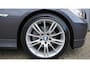 BMW 3-Serie 325i 218pk! E90 Sedan Handgeschakeld Schuif/kanteldak 18inch LM Xenon Clima Navi * 6-Cilinder*