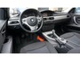 BMW 3-Serie 325i 218pk! E90 Sedan Handgeschakeld Schuif/kanteldak 18inch LM Xenon Clima Navi * 6-Cilinder*