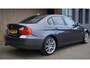 BMW 3-Serie 325i 218pk! E90 Sedan Handgeschakeld Schuif/kanteldak 18inch LM Xenon Clima Navi * 6-Cilinder*