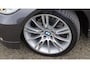 BMW 3-Serie 325i 218pk! E90 Sedan Handgeschakeld Schuif/kanteldak 18inch LM Xenon Clima Navi * 6-Cilinder*