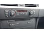 BMW 3-Serie 325i 218pk! E90 Sedan Handgeschakeld Schuif/kanteldak 18inch LM Xenon Clima Navi * 6-Cilinder*