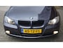 BMW 3-Serie 325i 218pk! E90 Sedan Handgeschakeld Schuif/kanteldak 18inch LM Xenon Clima Navi * 6-Cilinder*