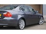 BMW 3-Serie 325i 218pk! E90 Sedan Handgeschakeld Schuif/kanteldak 18inch LM Xenon Clima Navi * 6-Cilinder*