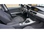 BMW 3-Serie 325i 218pk! E90 Sedan Handgeschakeld Schuif/kanteldak 18inch LM Xenon Clima Navi * 6-Cilinder*