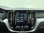 Volvo XC60 T5 252pk Momentum Pro / BLIS / Park assist camera / Pilot assist / Trekhaak / Stoelverwarming / Apple carplay /