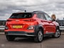 Hyundai Kona Electric EV Premium 64 kWh | SOH 98% | 3-FASE | HUD | ACC | Leder | Warmtepomp | Stoel + Stuurwielverwarming | Stoelventilatie | Camera | Krell Audio | Apple CarPlay Android Auto | 17" | 1e Eig.